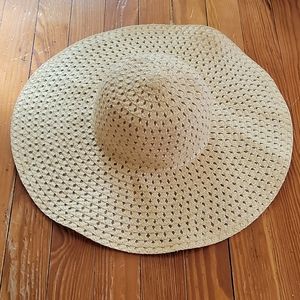 floppy straw sun hat